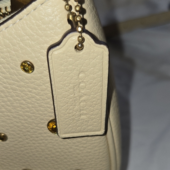 Coach Cream and Gold Shoulder Bag with Structured Design - Picture 6 of 8